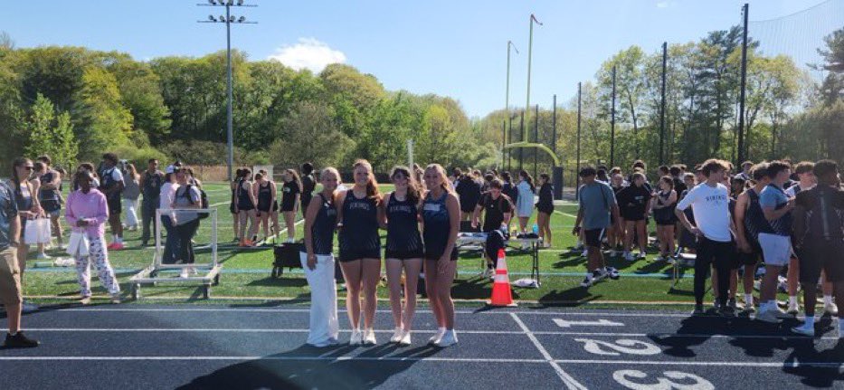 EBVSP's tweet image. Happy senior night to the outdoor track team 💙💛
