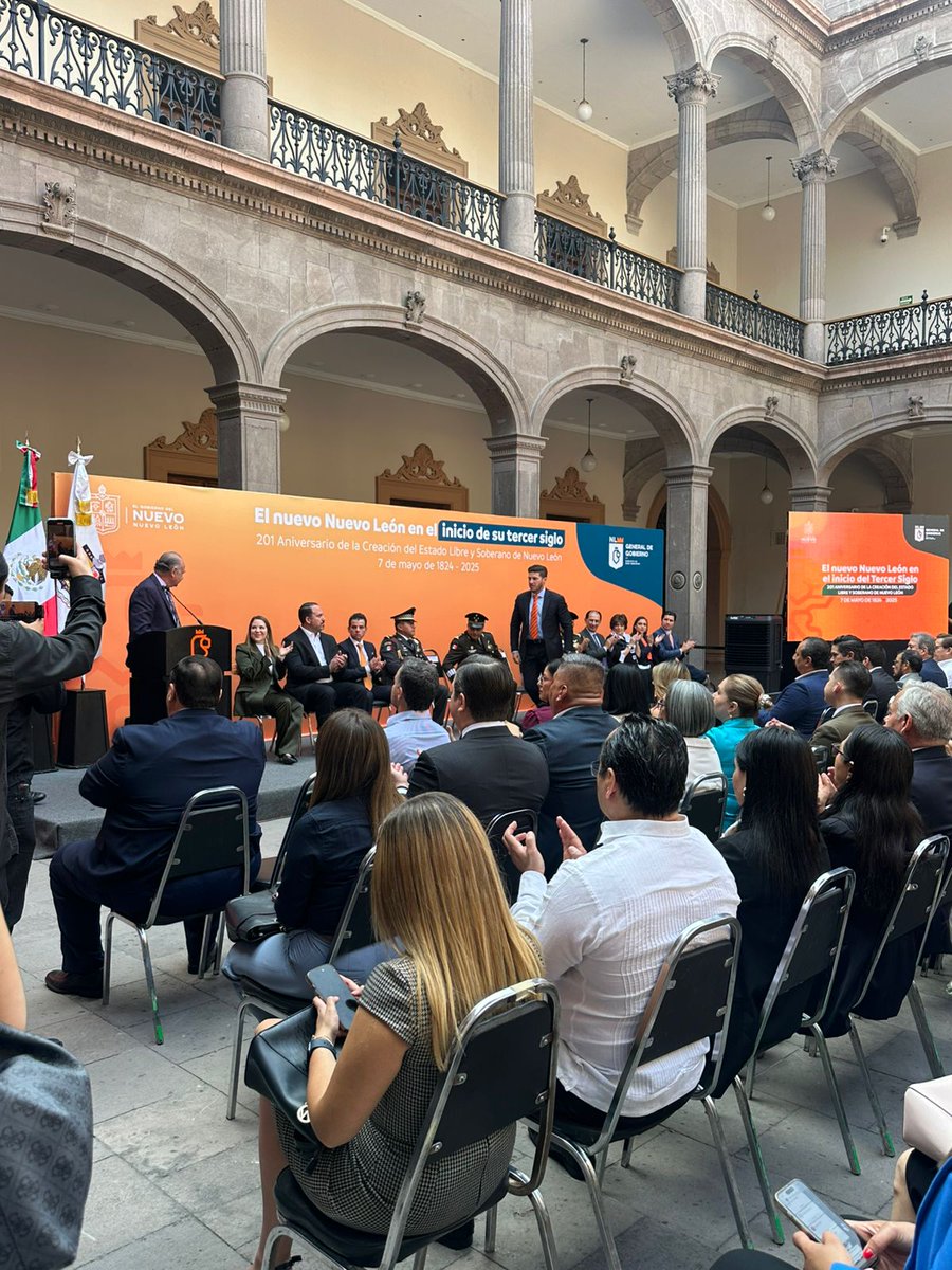 #ComunicaCEDHNL📢| El Director del Centro de Atención a Víctimas de la Comisión, Emmanuel Bautista, acudió en representación de nuestra presidenta a la Ceremonia Cívica Conmemorativa del 201 Aniversario de la creación del Estado Libre y Soberano de Nuevo León, como miembro