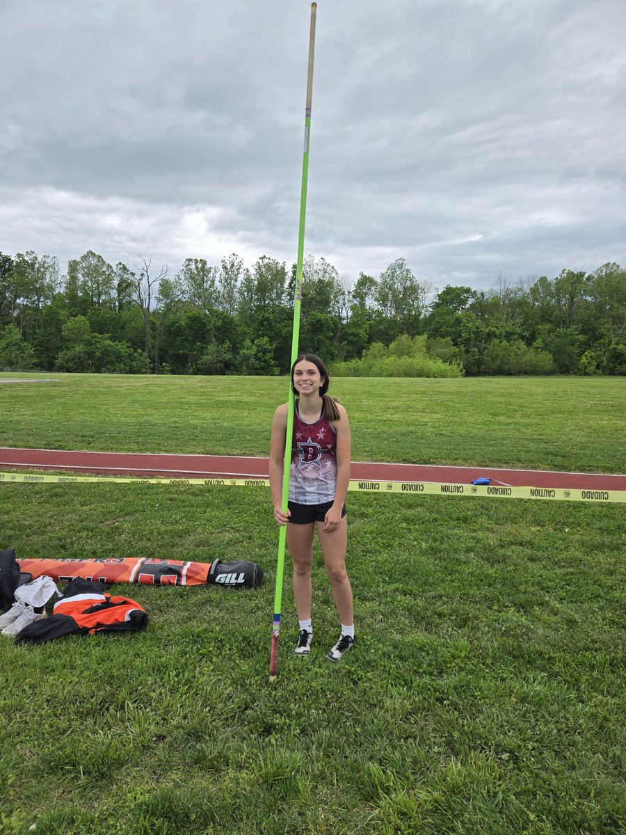 She does it again. Analisse McLain is your SIRR Conference Champion in the pole vault. She clears 10'4" and once again breaks her own school record.