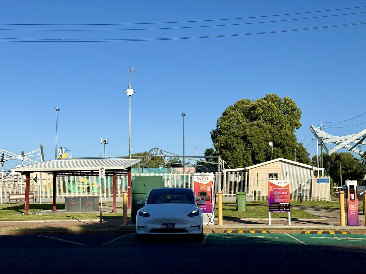 harald_murphy's tweet photo. #evadventure
#AUSYtour
@Tesla @TeslaAUNZ #ModelY
Day 5
Arrived #Cloncurry #Queensland after traveling 122km from #MtIsa. Efficiency 178Wh/km.
Charging at the #QESH 50kW @TritiumCharging #FastDC charger. https://t.co/0MB86xtWBi