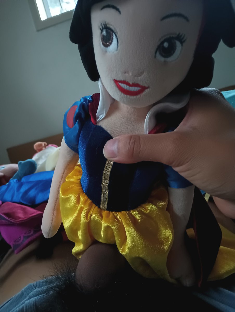 NoePrimo2's tweet photo. Day 11 playtime Snow White plushie #plushophile #Disneyp https://t.co/9oo5xLCH4c