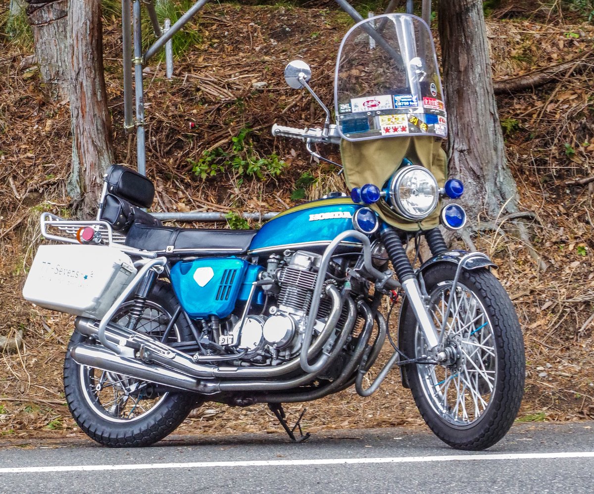 750fourk2's tweet photo. #とっくに生産終了したバイクに乗ってる変わり者　＃CB750four
生産終了しても根強い人気。
そして独特の4バラサウンド。
販売開始から５０年経ってますがまだまだ現役です。 https://t.co/QsLNu4o5Fm
