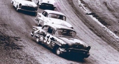 Junior Johnson won a NASCAR Grand National (Cup) race at Hickory 70 years ago today. 🏁 

It was his first career Grand National win.      

#TheLastAmericanHero 🏁 

(photo not from race)