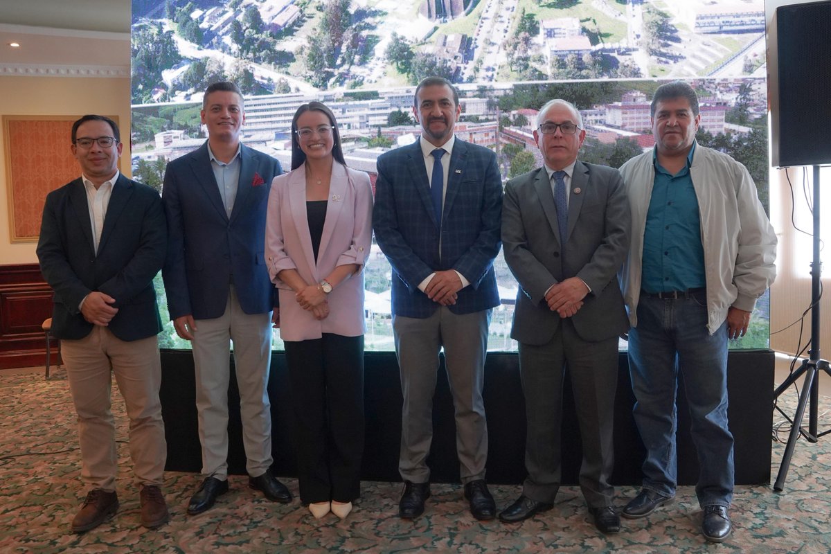Hoy firmamos un convenio histórico entre la <a href="/UNLoficial/">Universidad Nacional de Loja</a>, <a href="/utpl/">🎓 UTPL</a> y @UIDEoficial para hacer de #Loja un destino académico de excelencia. Desde el sur del país, construimos un ecosistema innovador, inclusivo y sostenible, donde las universidades se unen para transformar 🌎📚.