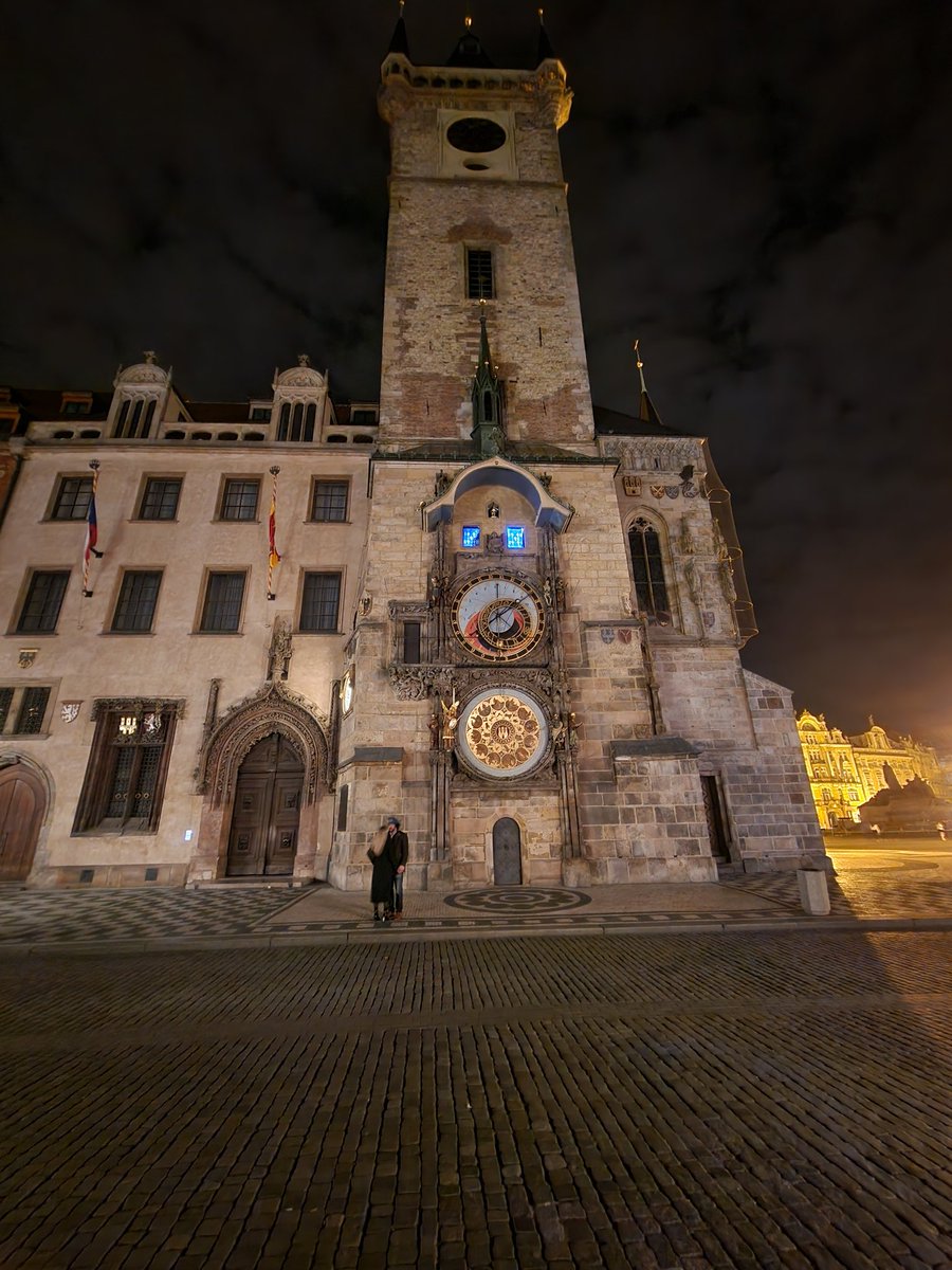 RollinZolo's tweet photo. Time.... Closer to death and you got to learn to let go. #Prague #PragueClock https://t.co/JoCbsrN4hi