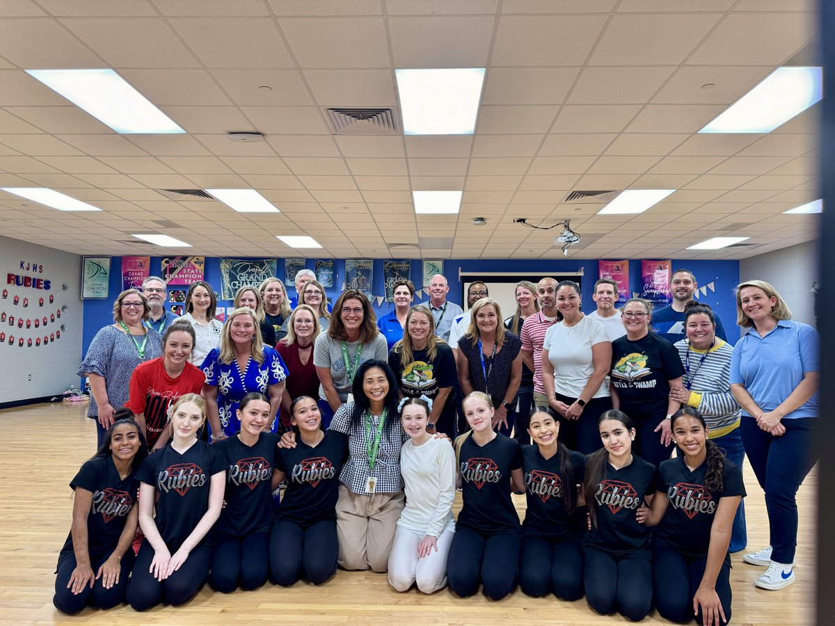 Never too early to get ready for Convocation 2025! Practice starts early—and we’re having a blast getting into rhythm with our Rubies dance team. Big energy, big fun, and even bigger spirit! #GatorNation 🐊#Convocation2025
