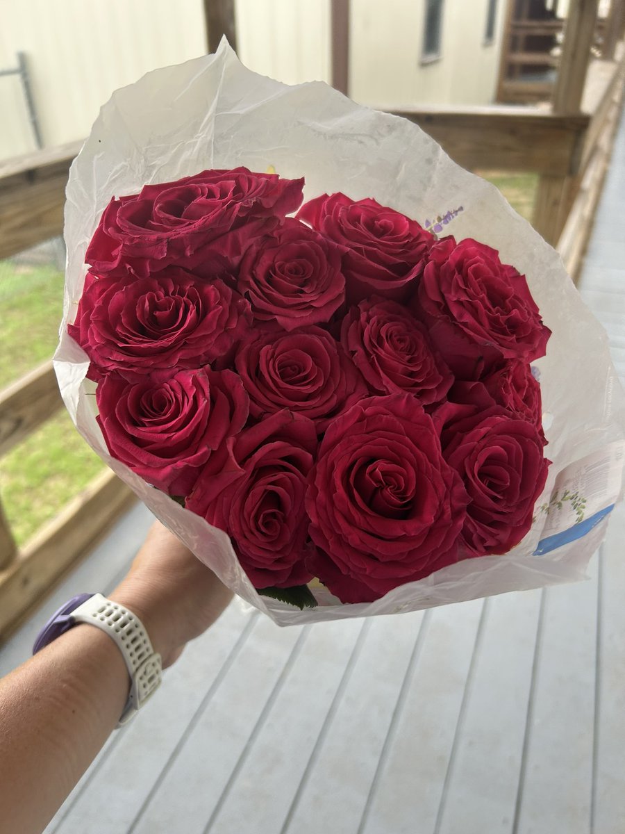 Roses &amp; love letters are the BEST!!  I love teacher appreciation week.  
🌹❤️🌹
<a href="/OLE_Leopards/">Leonard Elementary</a>