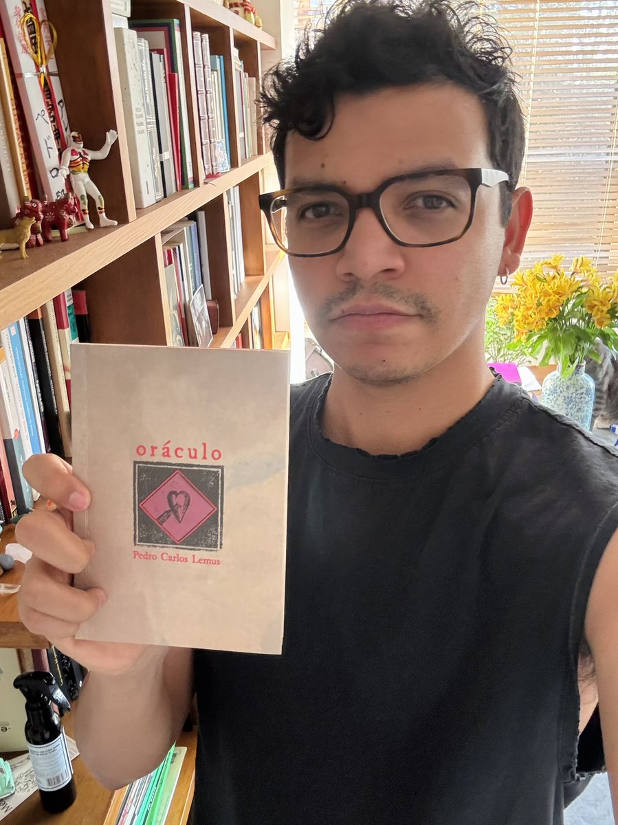 pedlemus's tweet photo. Me castigará el algoritmo por abandono, pero vengo a presentarles mi nuevo libro. Para quienes recuerdan cierto horóscopo de hace tiempo, cuando leíamos astros. Léanlo. https://t.co/ZWNjWcb6lU
