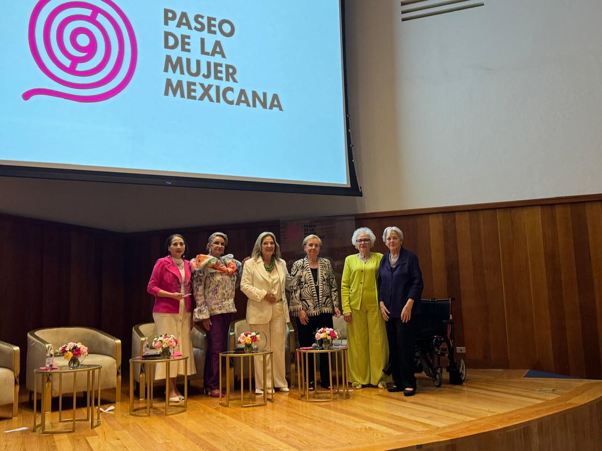 #CGBishop: Fue un honor y una emoción unirme a Liliana Melo de Sada en la ceremonia de ayer para reconocer a 10 de las atletas mexicanas más destacadas y presenciar la develación del marcador de vidrio con sus nombres, que estará en el <a href="/paseodelamujer1/">Paseo de la Mujer Mexicana</a> en el Parque Fundidora.