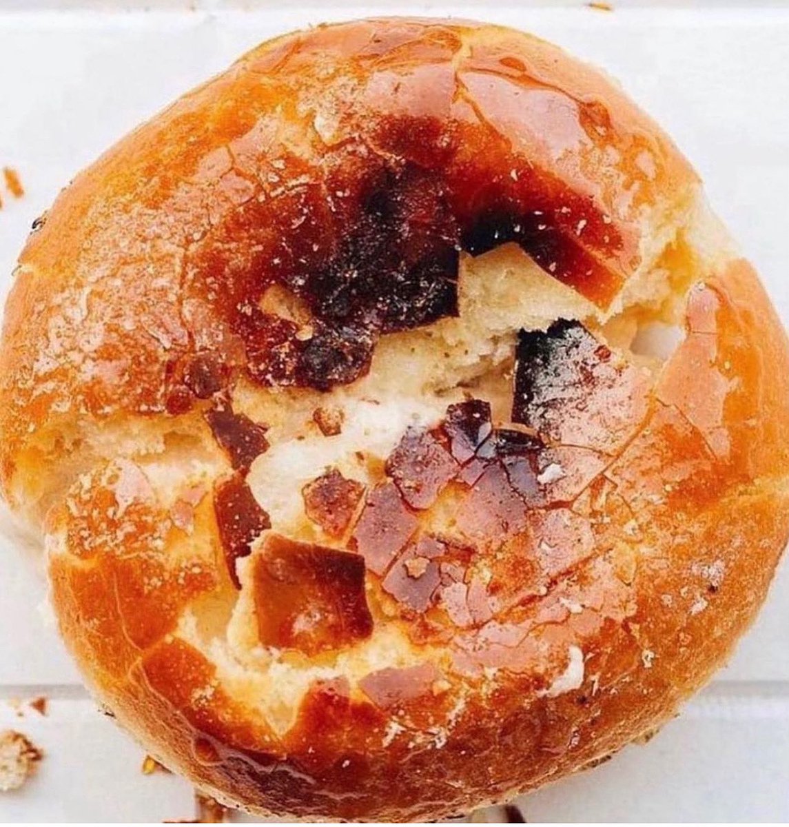 "Fill It " Friday Presents 👇🏻  {Fri May 9th} 
Crème's Brûlée 🔥 
 " Our yeast shell filled with custard topped with a caramelized candied top.  Limit 8 per person.  See you at the shop. It's going to be a Great Friday!!!!!!