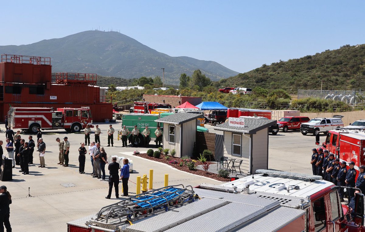 CALFIRE_CHIEF's tweet image. Today’s #WildfirePreparednessWeek event, hosted by @CALFIRESANDIEGO, showcased a demo burn by the @IBHS_org, highlighted a local fuel break project, and illustrated how Firewise USA® Communities and Fire Safe Councils are vital in reducing wildfire risk. Together, we can build…