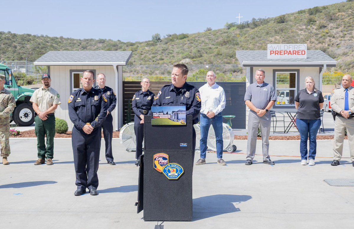 CALFIRE_CHIEF's tweet image. Today’s #WildfirePreparednessWeek event, hosted by @CALFIRESANDIEGO, showcased a demo burn by the @IBHS_org, highlighted a local fuel break project, and illustrated how Firewise USA® Communities and Fire Safe Councils are vital in reducing wildfire risk. Together, we can build…