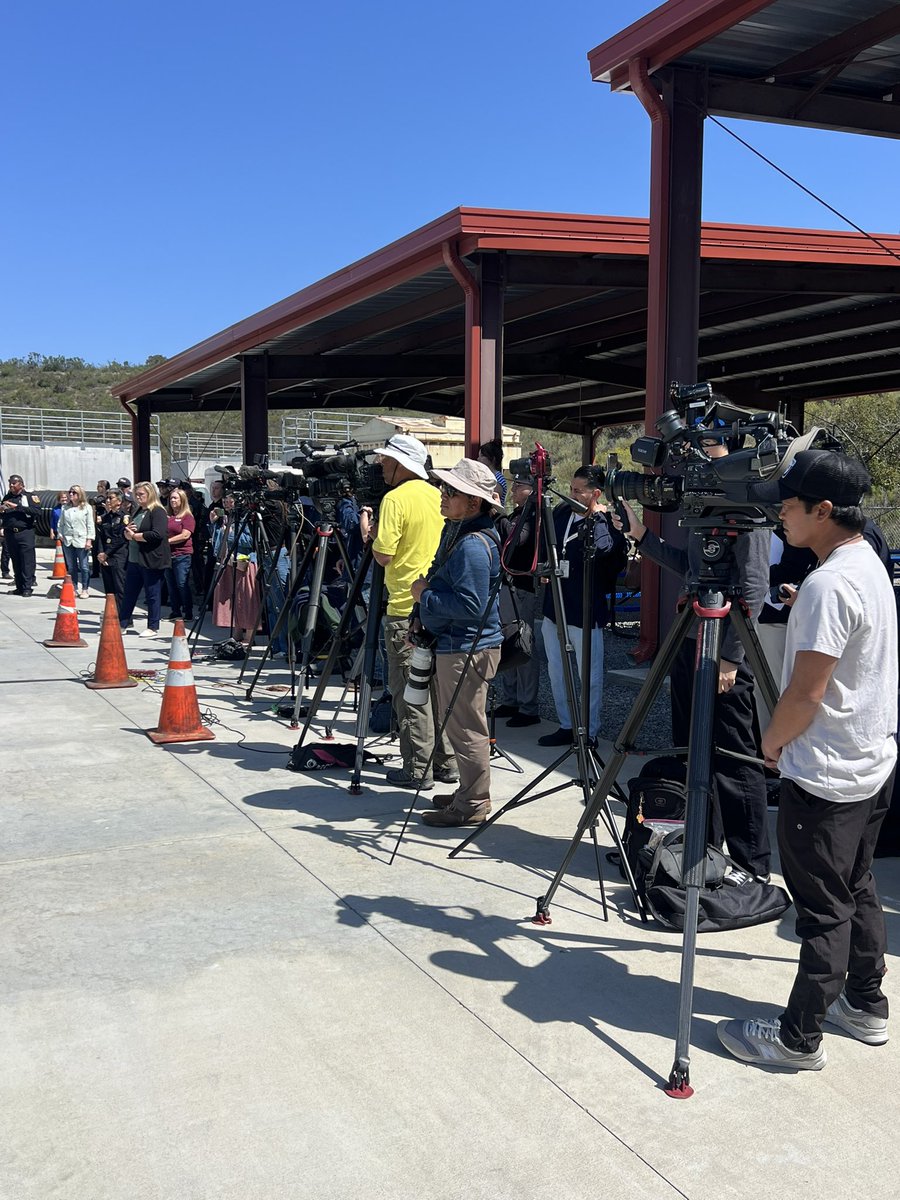 CALFIRE_CHIEF's tweet image. Today’s #WildfirePreparednessWeek event, hosted by @CALFIRESANDIEGO, showcased a demo burn by the @IBHS_org, highlighted a local fuel break project, and illustrated how Firewise USA® Communities and Fire Safe Councils are vital in reducing wildfire risk. Together, we can build…