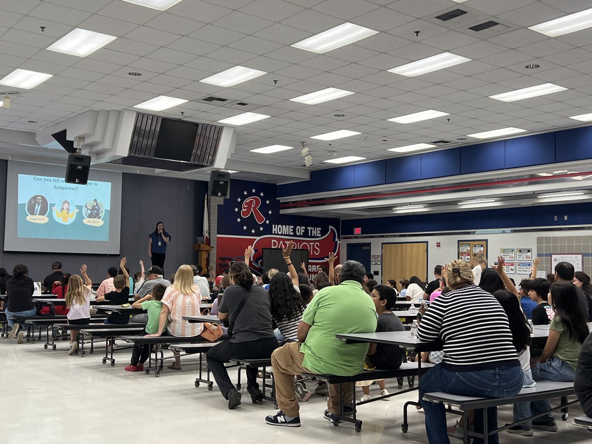 PBVUSD's tweet image. Thank you for attending our Family Engagement Night featuring the @bakersfieldpd's presentation of Safe Escape, a nationally recognized child abduction prevention program. Students learned vital safety skills in a supportive space, building awareness and confidence!