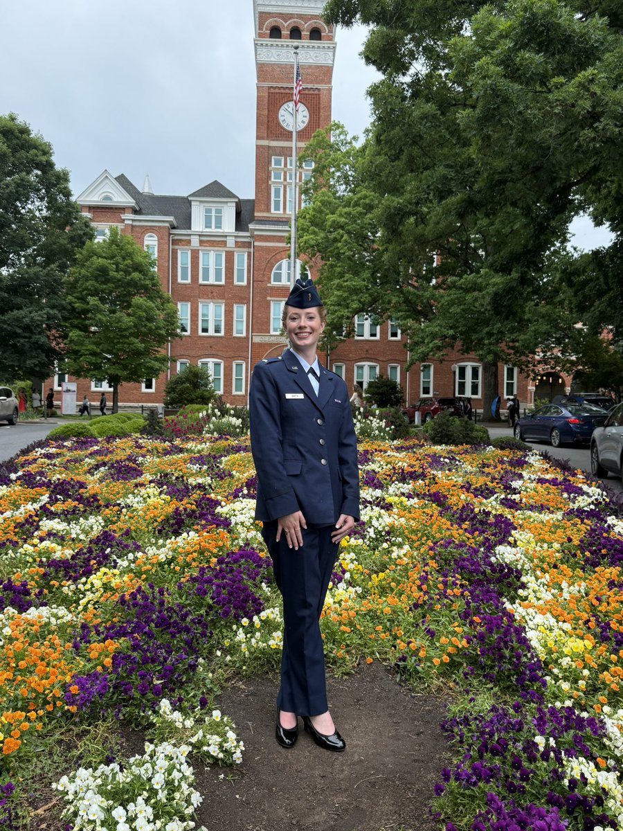 So proud of our gal Lexi Smith 🙌 Graduated Clemson 👩‍🎓 commissioned into the Air Force ✈️ and will serve as a Cyberspace Operations Officer 💻