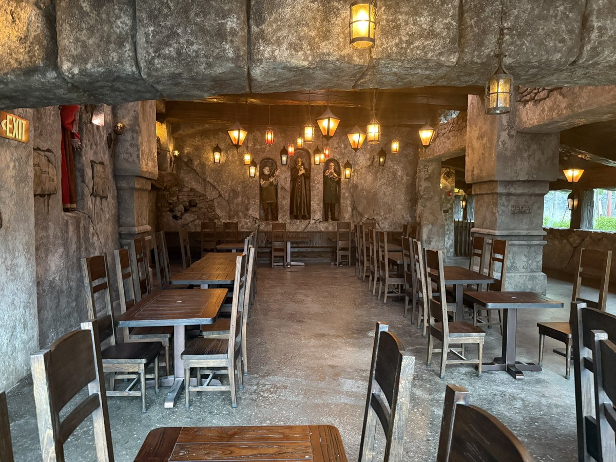 Favorite patio at Das Stakehaus now has dining tables. Vamp dining at its finest. #EpicUniverse