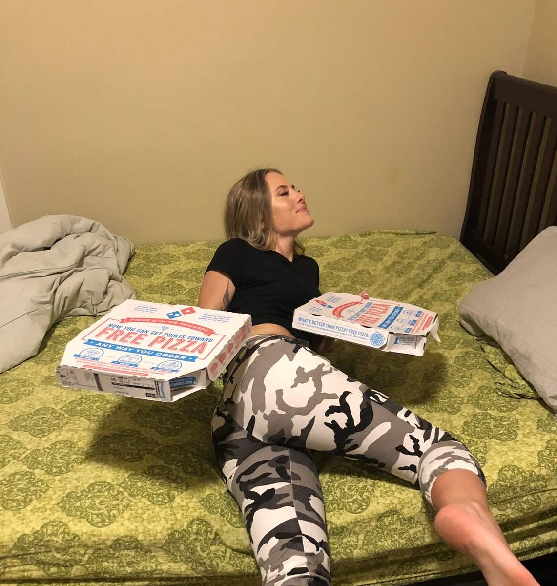 6 years ago today my best friend died on her 21st birthday. As I do every year, I will encourage you to hug someone you love a little tighter for me today, because we went out to dinner and she didn’t come home. Food allergies are serious and scary. Love y’all ❤️🦀