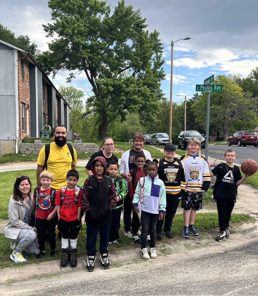 Something special happened this morning—the🚶‍♀️Walking School Bus 🚌 was in town &amp; we paraded to PKE❤️! We're on a mission to #getthemtoschool. We’ll even pick you up! Thanks to all who joined &amp; made it happen!  #strongerconnectionsgreaterachievements 🗣 #PKETURNITUP🎸
