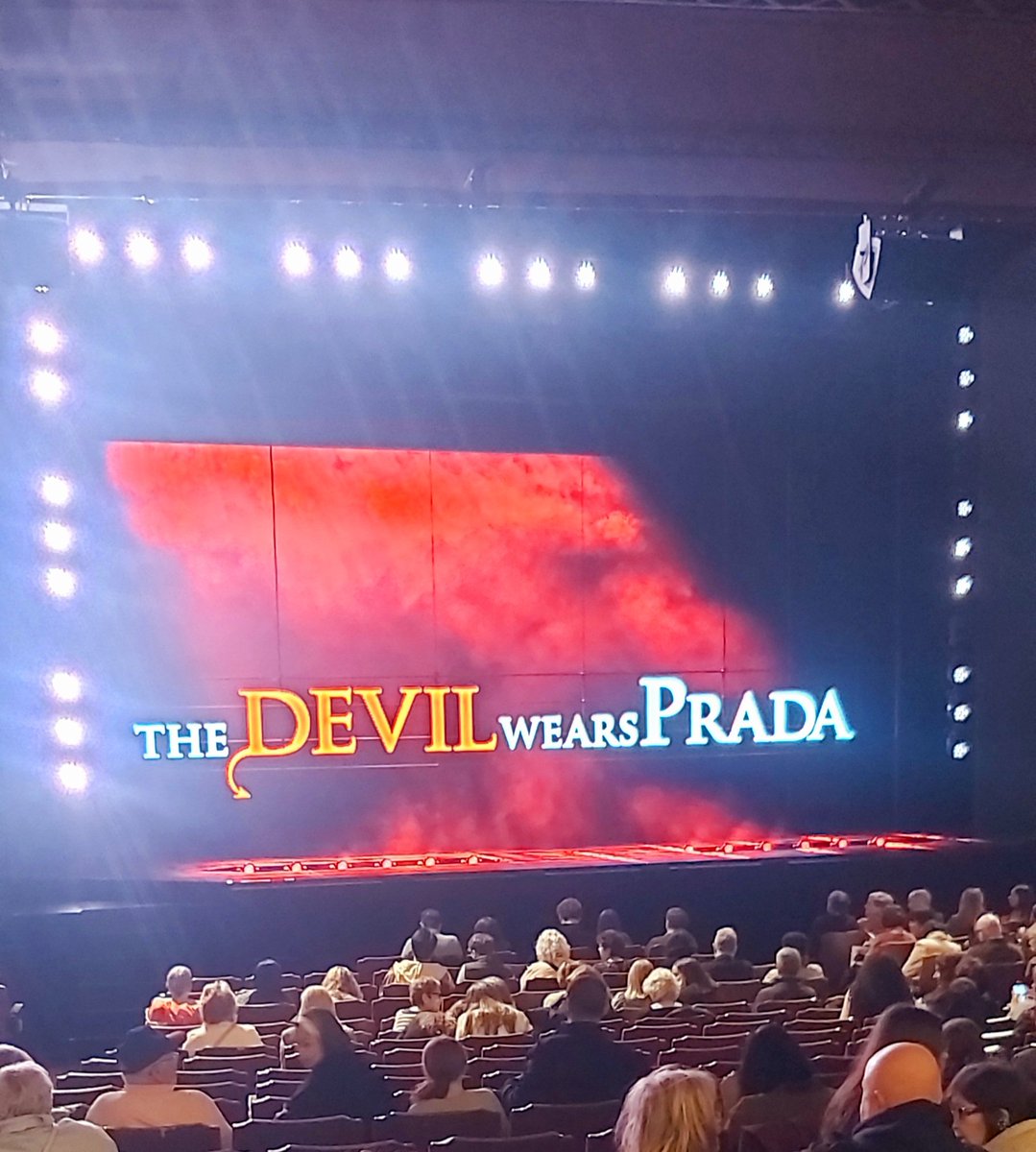 gsabraham81's tweet image. Nothing like a midweek show to prevent the week going at a glacial pace, that's all! ๐ So pleased we got to see @VWOfficial what an elegant beauty! ๐๐ @PradaWestEnd @DominionTheatre #TheDevilWearsPrada