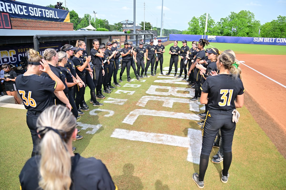 SouthernMissSB's tweet image. Thank you, Golden Eagle fans, for an unforgettable season! 💛🫶
Here’s to the memories made and the ones still to come.🦅
#SMTTT | #RiseAsOne