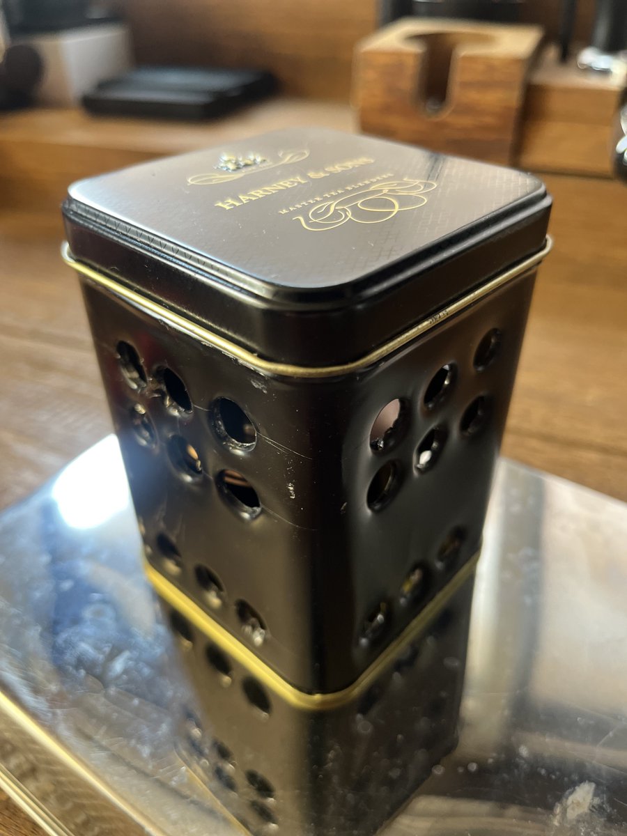 MegaenQ's tweet photo. 空缶で五徳を作ってみた。上手くいくか⁉️🤔 #harney&sons #空缶 #アルスト #五徳 https://t.co/H0oso3tRIc