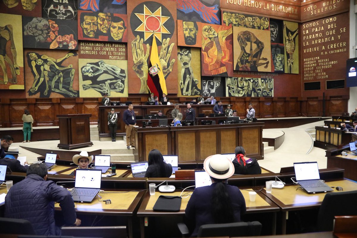 321 casos de tosferina y un sin número de casos en la Costa ecuatoriana son motivo de preocupación, argumenta <a href="/arisdelypy/">Arisdely Parrales</a> al pedir el apoyo de la Legislatura.
La presidenta <a href="/VivianaVelozEc/">Viviana Veloz</a> dispone la votación.