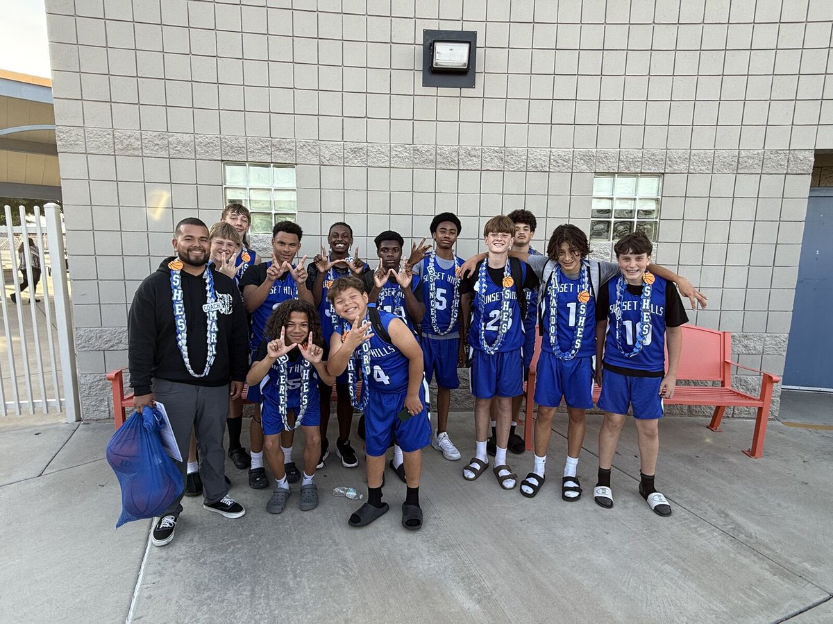 What a season!
In our first year together, we went 5-5, made the playoffs, and reached the quarterfinals — something Sunset hills haven’t accomplished in a couple years. This group was special, tight-knit, and fun to coach 🏀 #GoBobcats