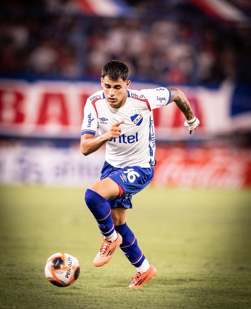 uy_legion's tweet photo. INCONTENIBLE 

Lucas Villalba una vez demostrando que está en un nivel exuberante y que desnivela ,ya no solo en el plano local,sino que lo reafirma en el torneo continental.

VELOCIDAD, CONDUCCIÓN Y FINALIZACIÓN.

Futuro de selección y claramente le queda poco en nuestro fútbol. https://t.co/hHtJUAVUio
