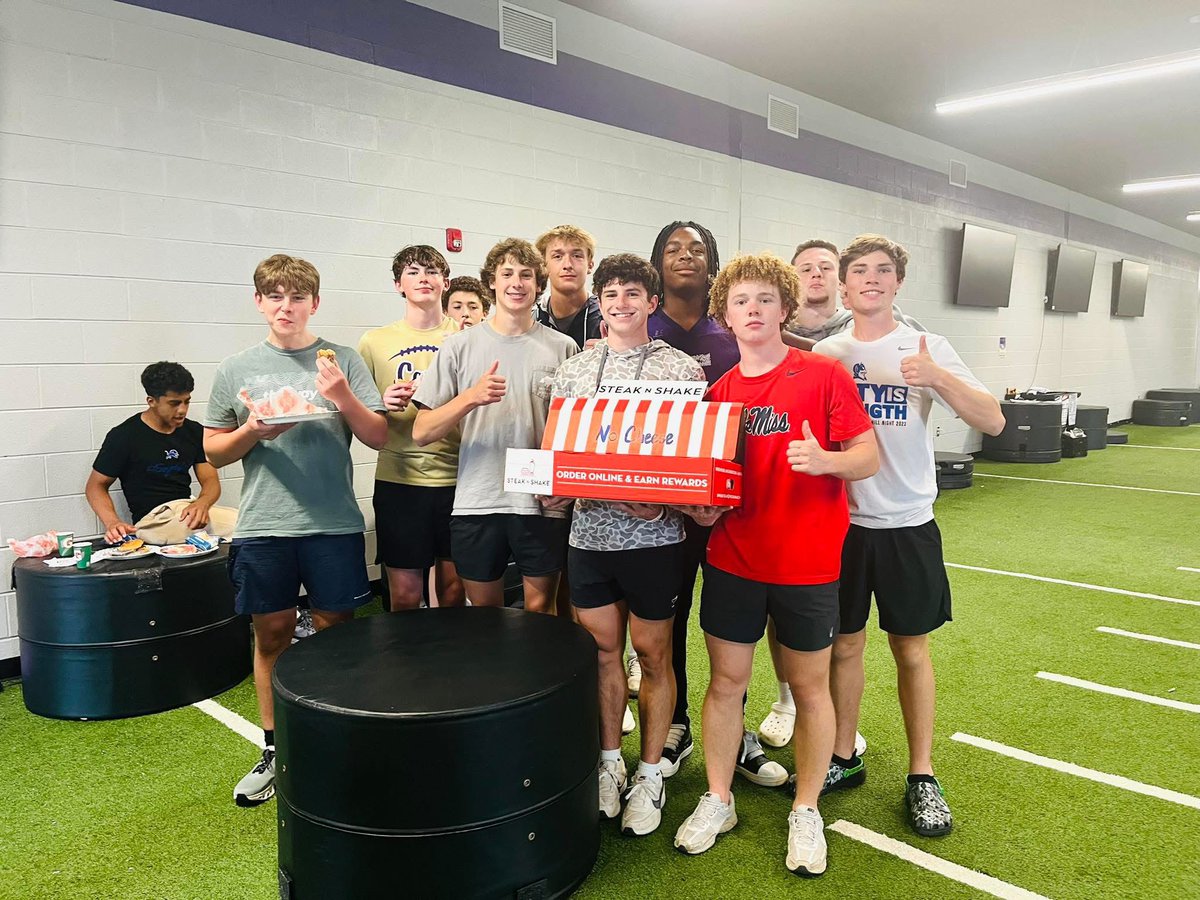 CartersvilleFootball (@chshurricanefb) on Twitter photo Thank you to <a href="/SteaknShake/">Steak 'n Shake</a> Cartersville for providing dinner tonight. It was delicious. #IfYouLoveItSayCanes #GreatToBeInTheVille Thank you to <a href="/SteaknShake/">Steak 'n Shake</a> Cartersville for providing dinner tonight. It was delicious. #IfYouLoveItSayCanes #GreatToBeInTheVille
