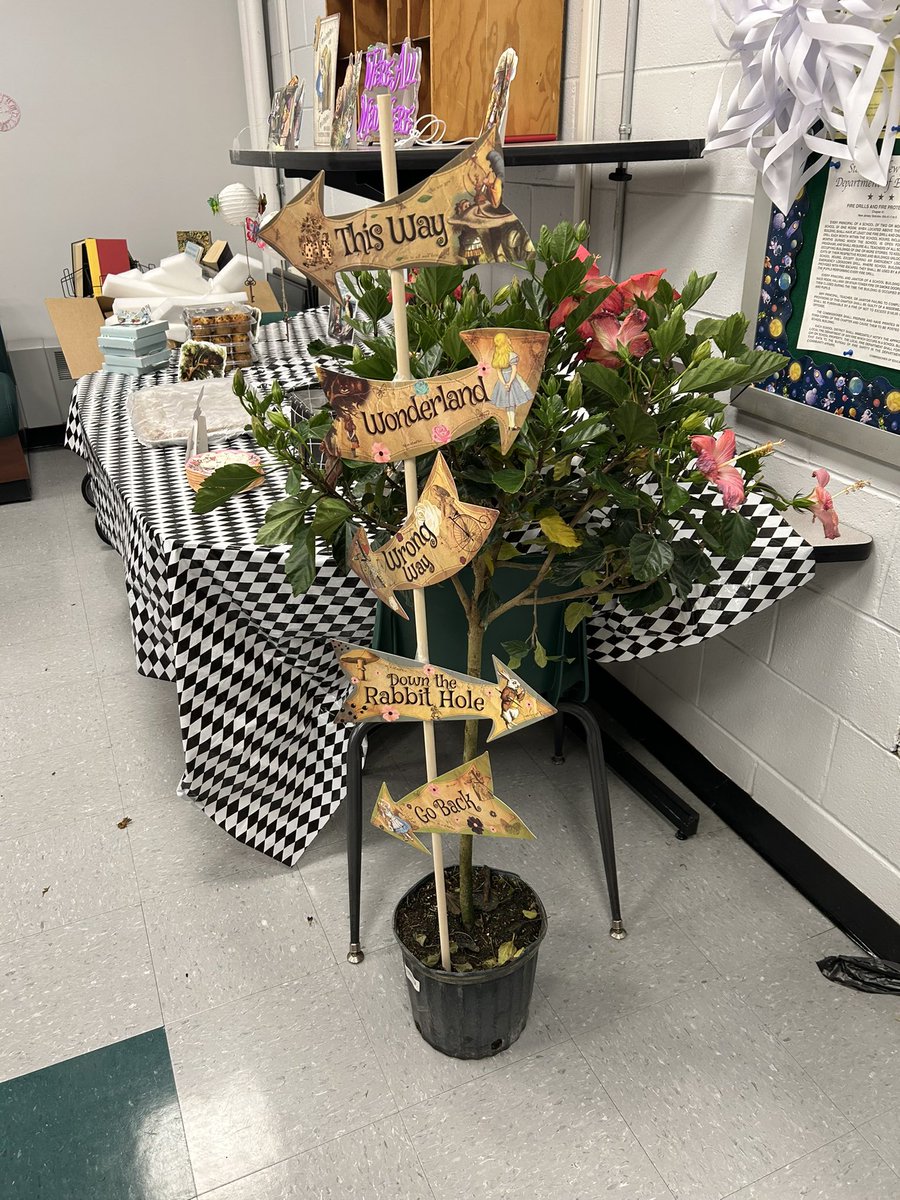 kl1274's tweet photo. We appreciate our Rocket teachers! @RaritanHigh https://t.co/xqU0TFLX1A