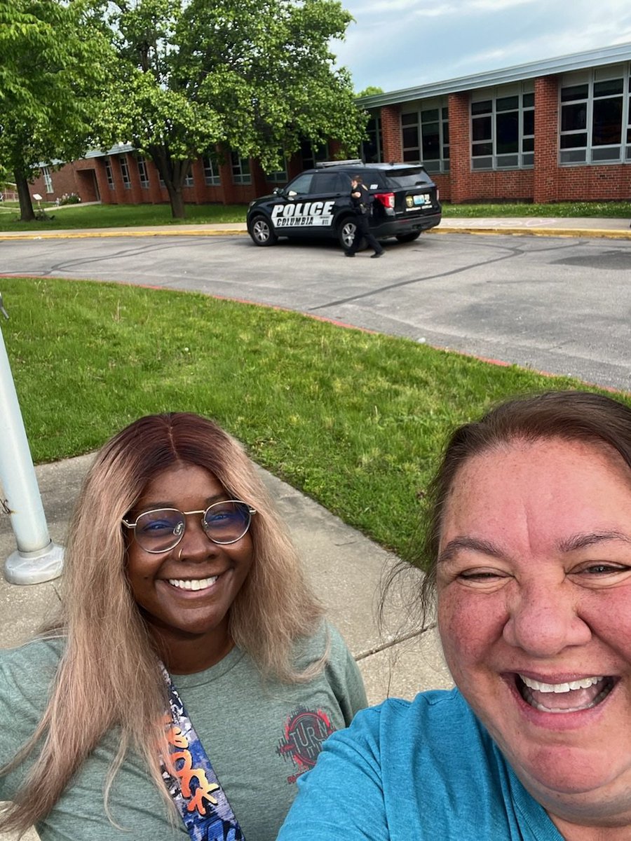 Hey now, I finally got a picture with #CPSBestMollyDelgado and we've been chatting about the possibilities ❤️. #PKEWalkingSchoolBusParade 🚸🚶‍♀️🚶‍♂️🚶‍♀️🚶‍♂️🚎✨️✨️✨️ #getthemtoschool #strongerconnectionsgreaterachievements 🗣#PKEturnitup🎸