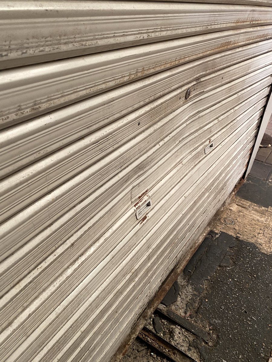 こういう心無い事が起こる時代なんですね…
前日は店休日だったので何も分からず…至急監視カメラを導入致します