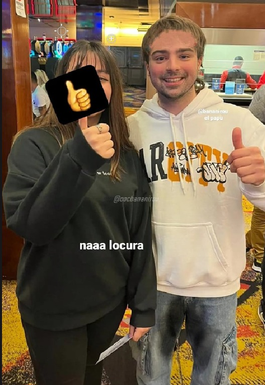 OOCBananirou's tweet photo. vivir tranquilo sabiendo que a mi streamer nunca lo van a cancelar porque se mea cuando esta cerca de una mina 🤩 https://t.co/HhnAPijQ05