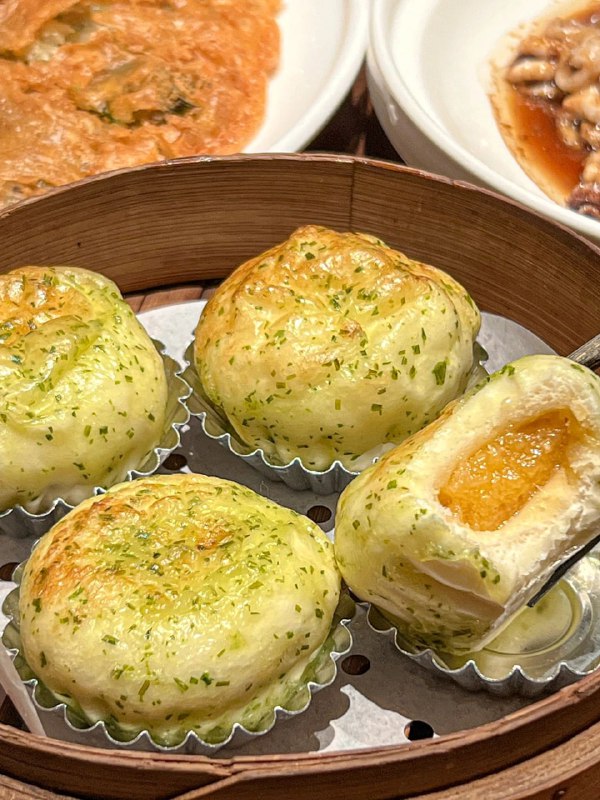 CassidyX_Sandy's tweet image. 🥮 Crispy and fragrant! A decadent treat with melty salted egg yolk inside✨
So delicious, it’ll make your cheeks fall off with just one bite 🤤
#ChineseSweets #DimSumTime #SweetTreat #StreetFoodVibes #HomeGourmet #SweetTooth #InstaSweets