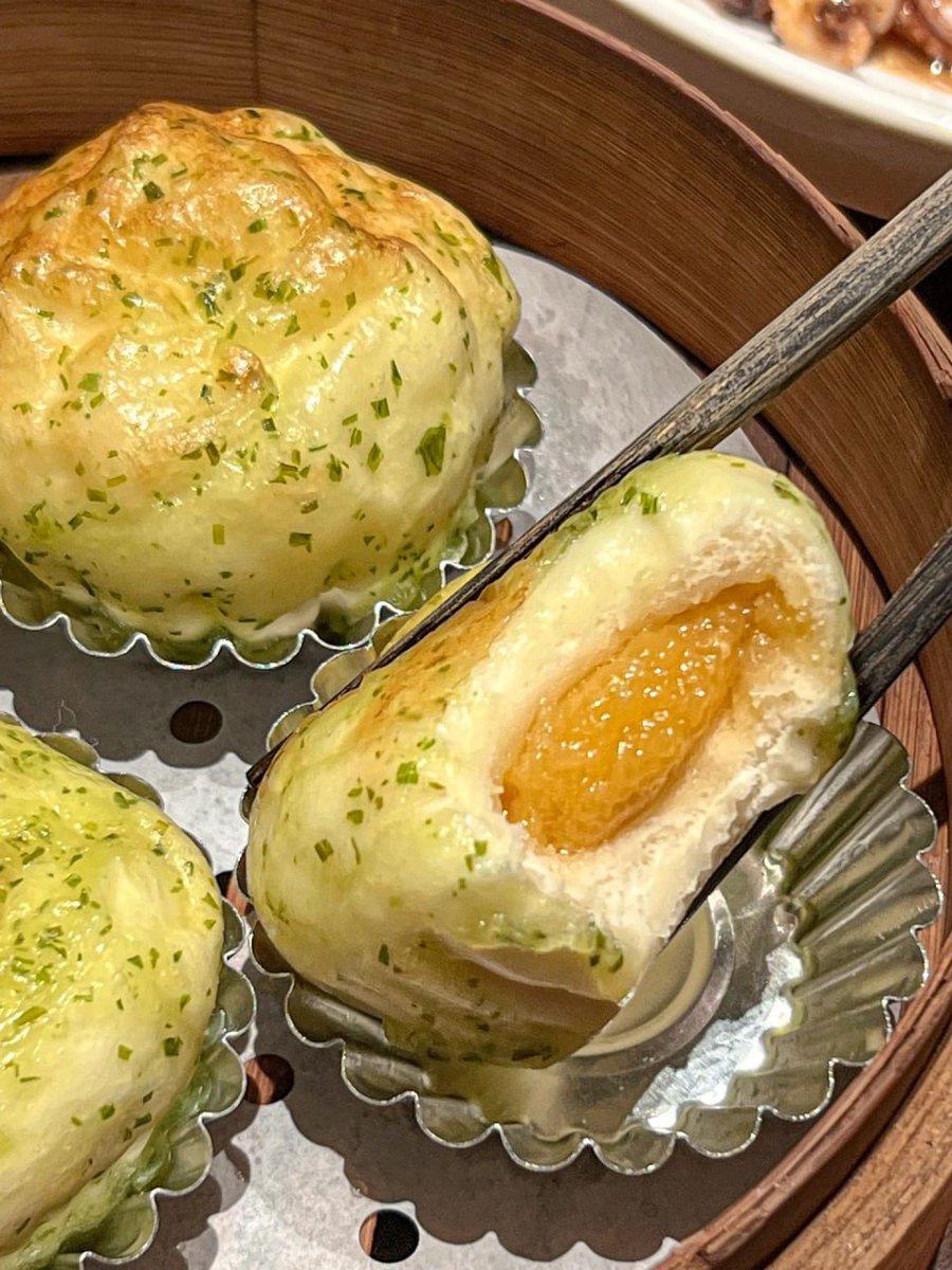 CassidyX_Sandy's tweet image. 🥮 Crispy and fragrant! A decadent treat with melty salted egg yolk inside✨
So delicious, it’ll make your cheeks fall off with just one bite 🤤
#ChineseSweets #DimSumTime #SweetTreat #StreetFoodVibes #HomeGourmet #SweetTooth #InstaSweets