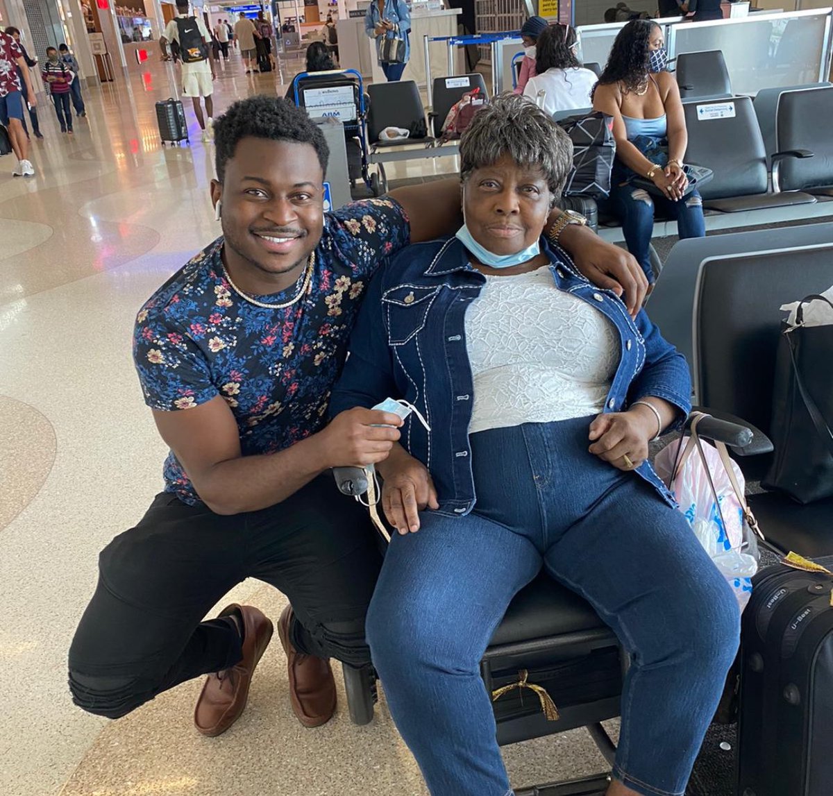 876pilot's tweet image. Last year May I sat helplessly in the hospital and watched my grandma (mama) go cold and there was nothing I could do. No amount of money or anything I had in this world could stop her from leaving us. Truly broke my heart. Thank you for holding on until I could see you 🤍 🕊️