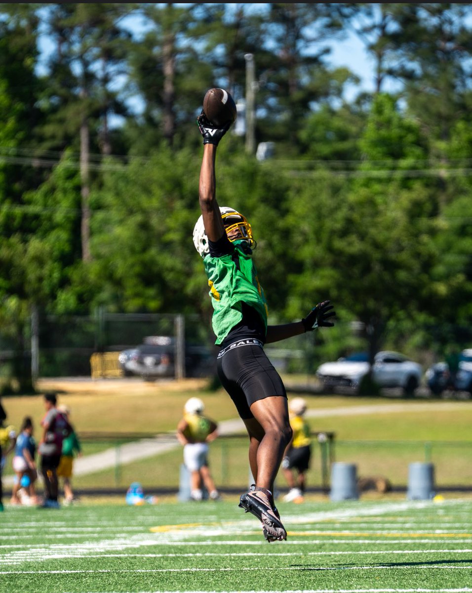 We back!!
<a href="/CoachMP__/">Marlon Pryor</a> <a href="/thejaidenkelly4/">Jaiden “Da LandLord” Kelly-Murray</a> <a href="/DAWGHZERECRUITS/">Dawg House Recruiting</a> <a href="/PrepRedzoneSC/">Prep Redzone South Carolina</a> <a href="/RivalsWardlaw/">Lee Wardlaw</a>
