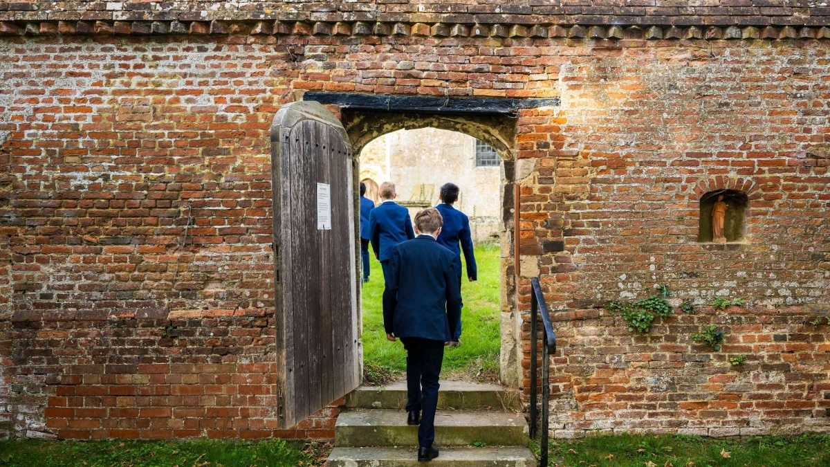 Bruern Abbey is the UK’s only independent school tailored to helping boys with learning difficulties pass Common Entrance exams and GCSEs, for ages 8-16 in Bicester. Click the link to read the full review before you book yourself in for an individual tour. bit.ly/3tLcRZ6