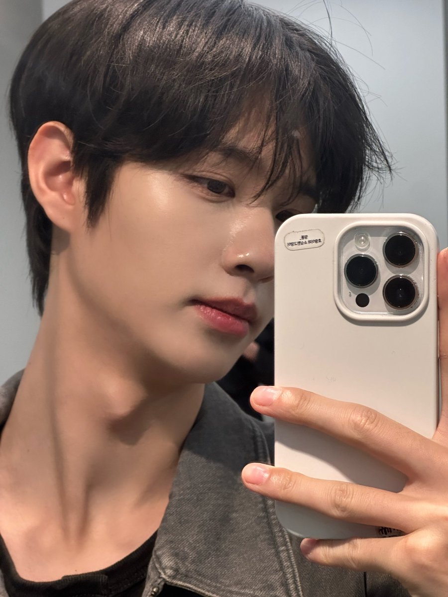 [ 250508 ] 

🐰 #SUNGMIN Weverse Update!

내 옆자리 비었다! 기다릴게!!

#김성민 #KIMSUNGMIN
#CLOSEYOUREYES #클로즈유어아이즈
#클유아 #CYE