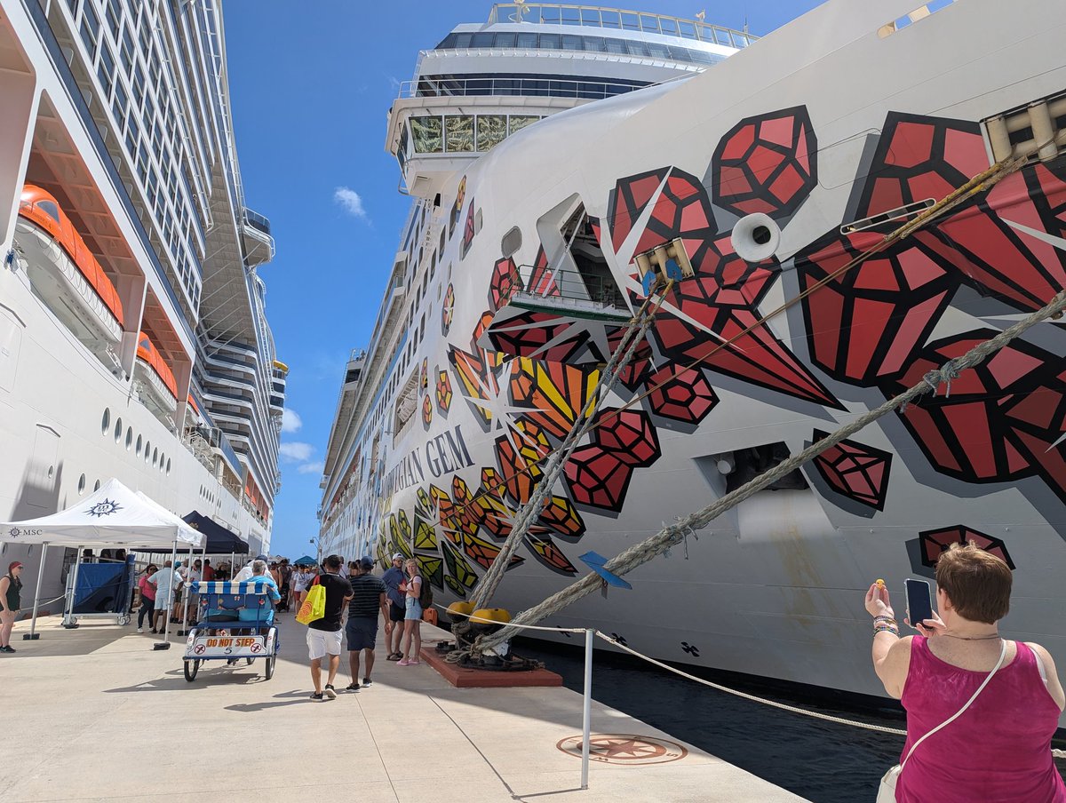 EastGlacierMT's tweet photo. A fun afternoon in Cozumel, playing ship envy with the bigger ships and another evening with the dueling pianos and the silent disco! 🇺🇲🚀 #ChefsMakingWaves #Irvinettes @ncl https://t.co/1GcCkCB43G