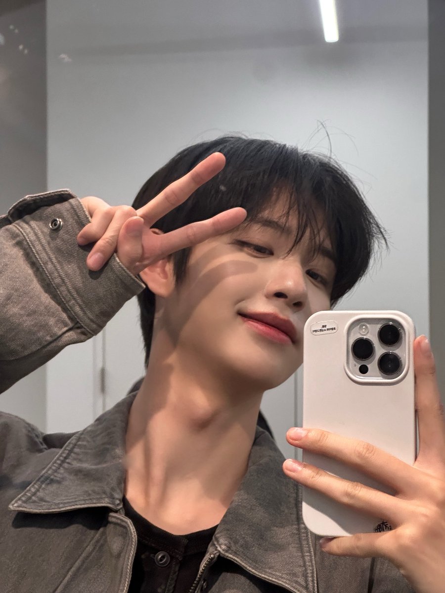 250508 성민이 위버스💕

내 옆자리 비었다! 기다릴게!! 

#김성민 #KIMSUNGMIN 
#CLOSEYOUREYES #클로즈유어아이즈