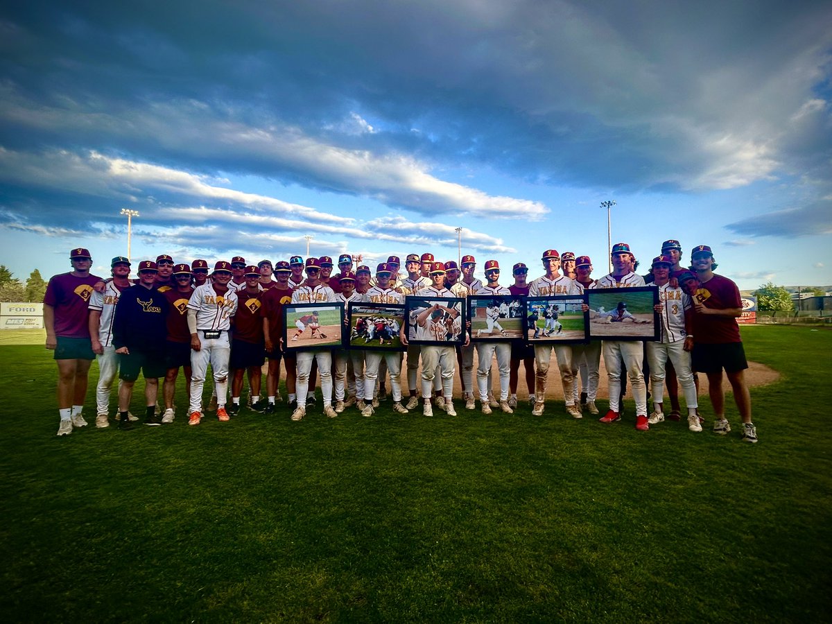Thankful for this group of sophomores who led the Yaks back to postseason play and look forward to seeing them achieve greatness at the next level! 🐂🤟🏽 #YaksForLife