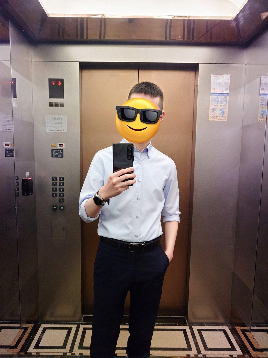 炎日天氣 襯衫還是要折起來🥴