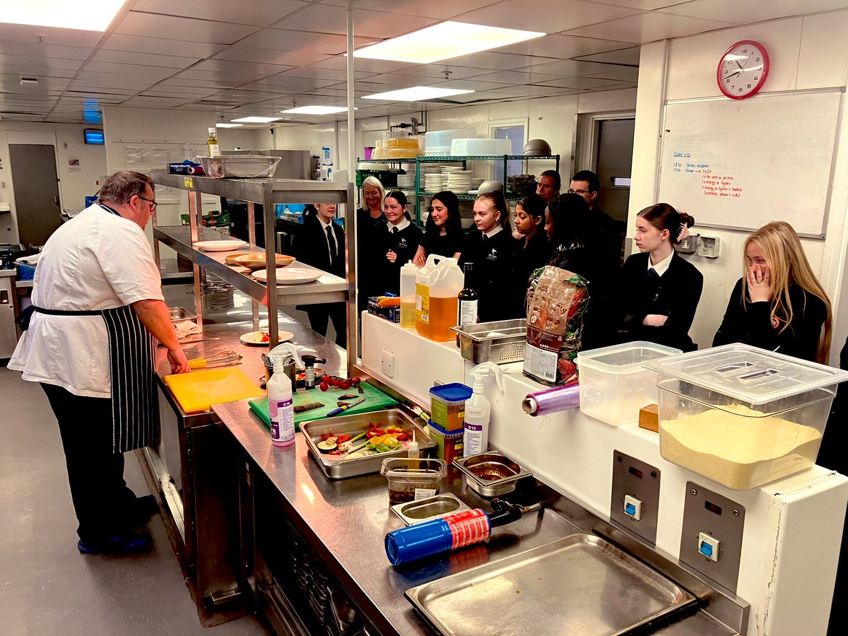 TechnologyDepa2's tweet image. Another successful visit to St David’s hotel! 
Packed with advice for our students, and a lovely introduction to the variety of job roles within the industry. 
#frontofhouse
#backofhouse
#experience