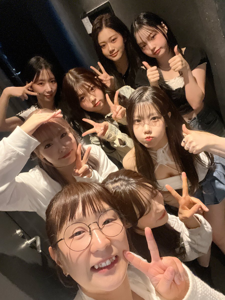可愛くて魅力たっぷりのCLASS:yのメンバーたち！まなざしも、笑顔も、エネルギーも全部ステキ！これからもっともっと愛されるグループになりますように、心から応援しています🤍✨

시부야 타워레코드 이벤트에서!
사랑스럽고 매력 넘치는 CLASS:y 멤버들!
눈빛, 미소, 에너지까지 모두 반해버렸어요❤️