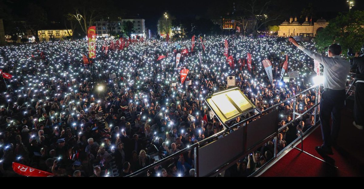 Ne yaparsanız yapın,                                  Gençliğin enerjisini kesemezsiniz..
Onlar aydınlık yarınların ışığı olacaklar🇹🇷🫶