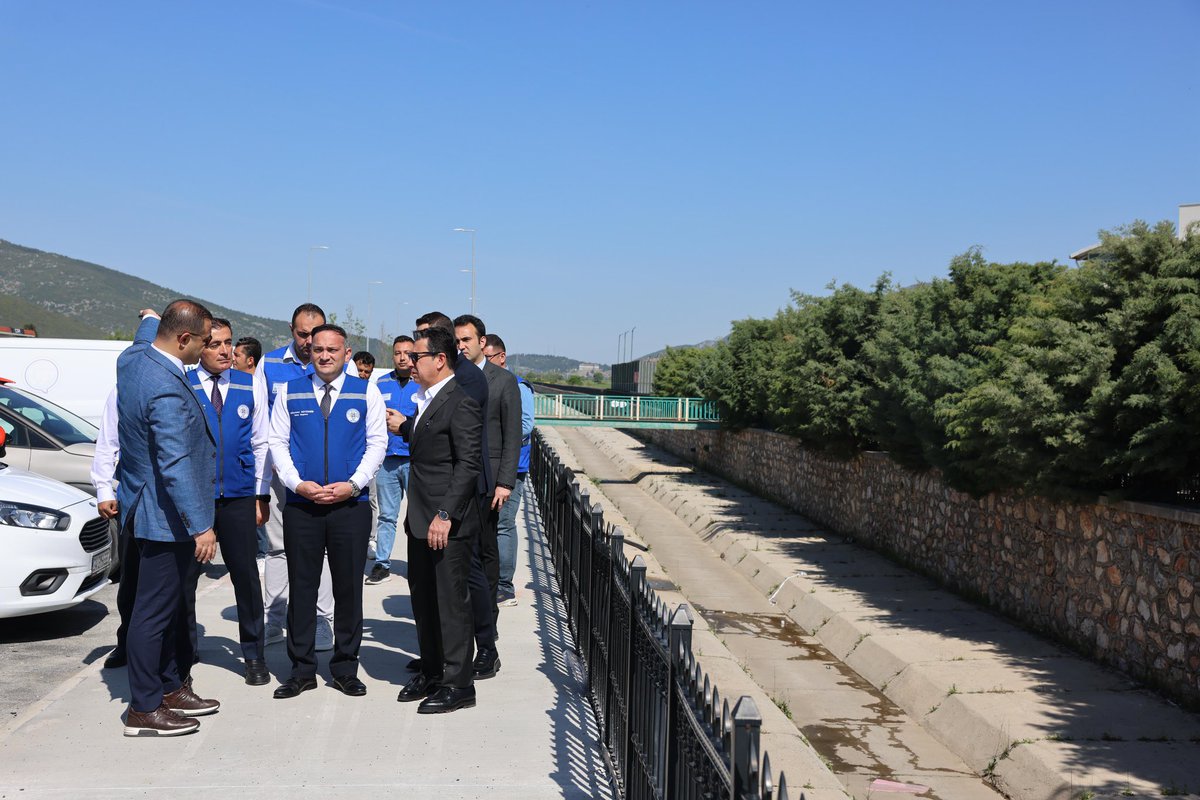 Muğla’mıza yakışan bir hizmeti daha halkımızla buluşturmanın mutluluğunu yaşıyoruz.
5500 metre uzunluğundaki Menteşe Otogar-AVM bağlantı yolunda altyapıdan yağmur suyu hattına, internetten aydınlatmaya, kaldırımdan peyzaja kadar tüm imalatlar tamamlandı.
7500 adet ağaç ve bitki