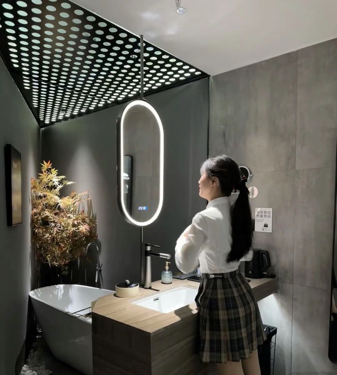 05女大的回头炮…
一起吃完午饭就迫不及待来🏨
偏爱雨天doi的小女生
#女大 #武汉线下