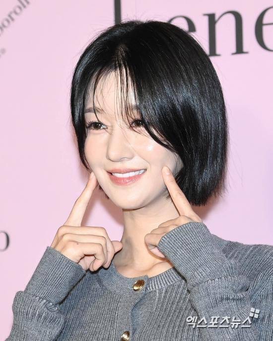Actress Seo Yeaji is reviewing the offer for the new drama 'Forest of Humans'.

m.entertain.naver.com/now/article/31…

#SeoYeaJi #seoyeji #서예지