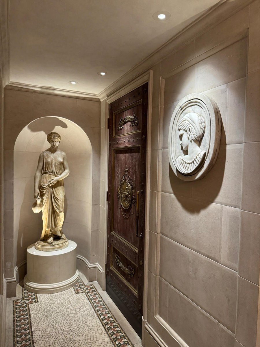 Ruby15Ruby22's tweet image. Bacchanalia Mayfair. London Restaurants